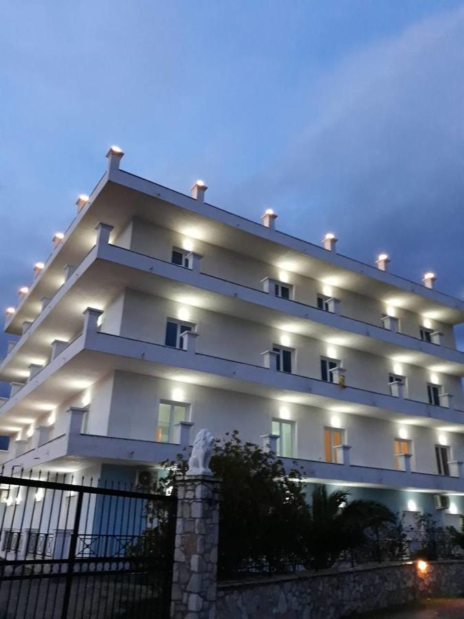 Mihalis Apartments Himarë Exterior foto