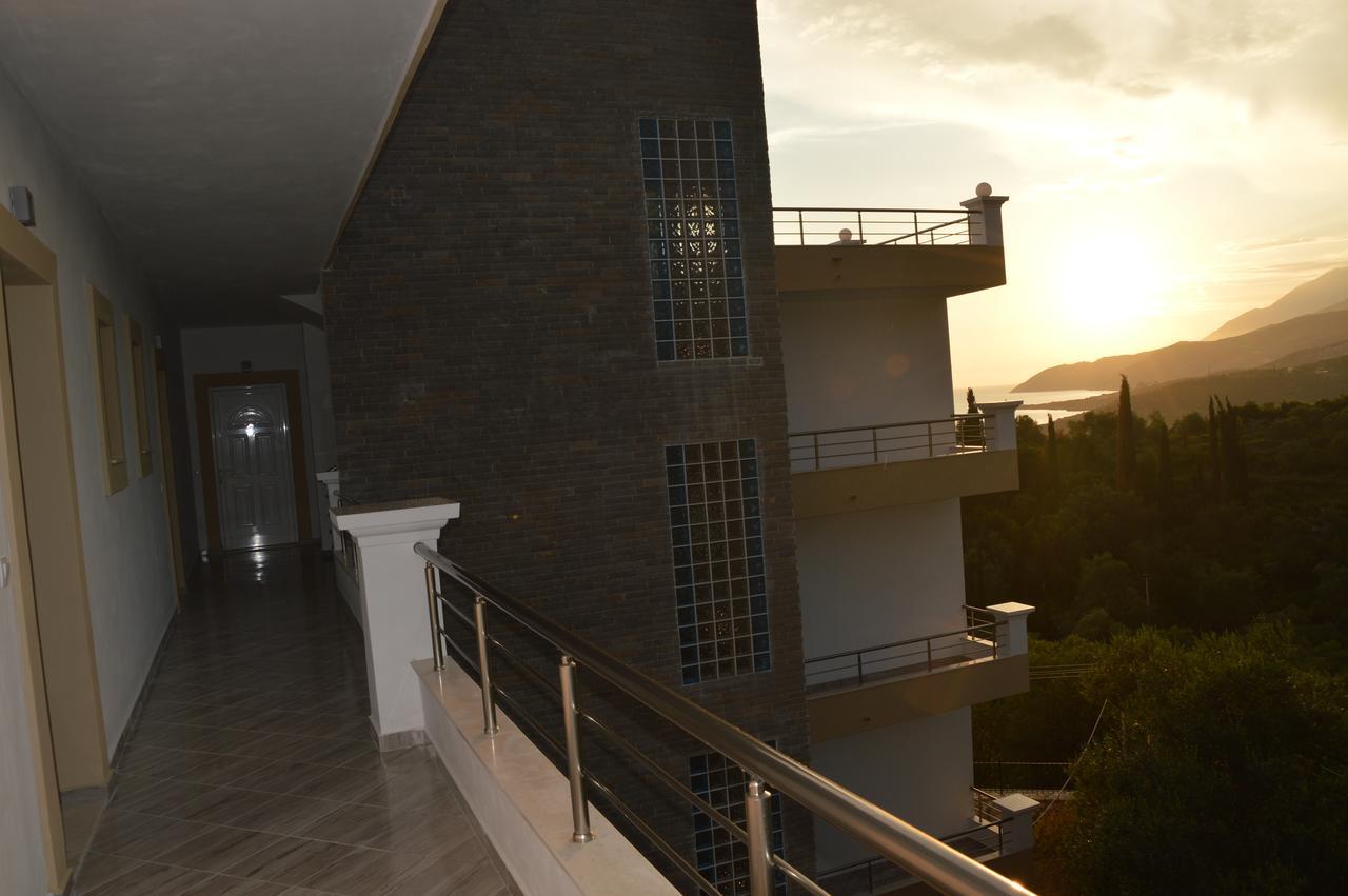 Mihalis Apartments Himarë Exterior foto