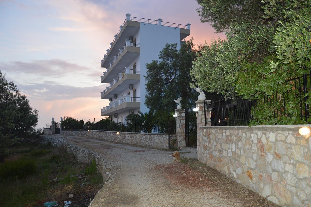 Mihalis Apartments Himarë Exterior foto