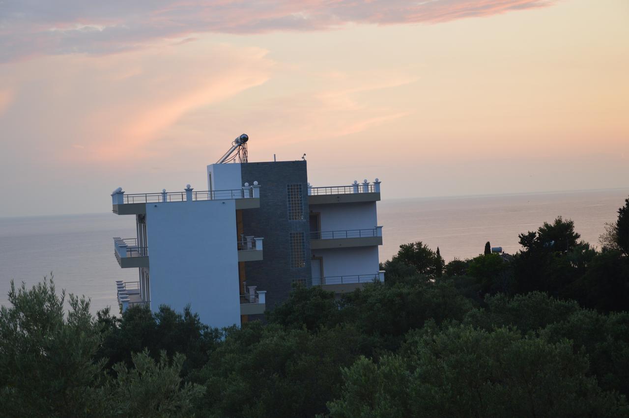 Mihalis Apartments Himarë Exterior foto
