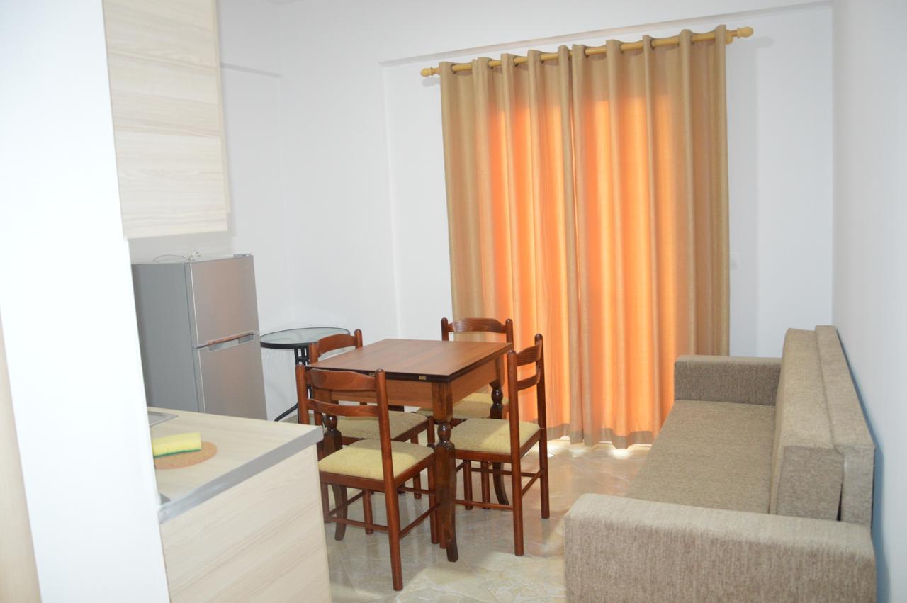 Mihalis Apartments Himarë Exterior foto