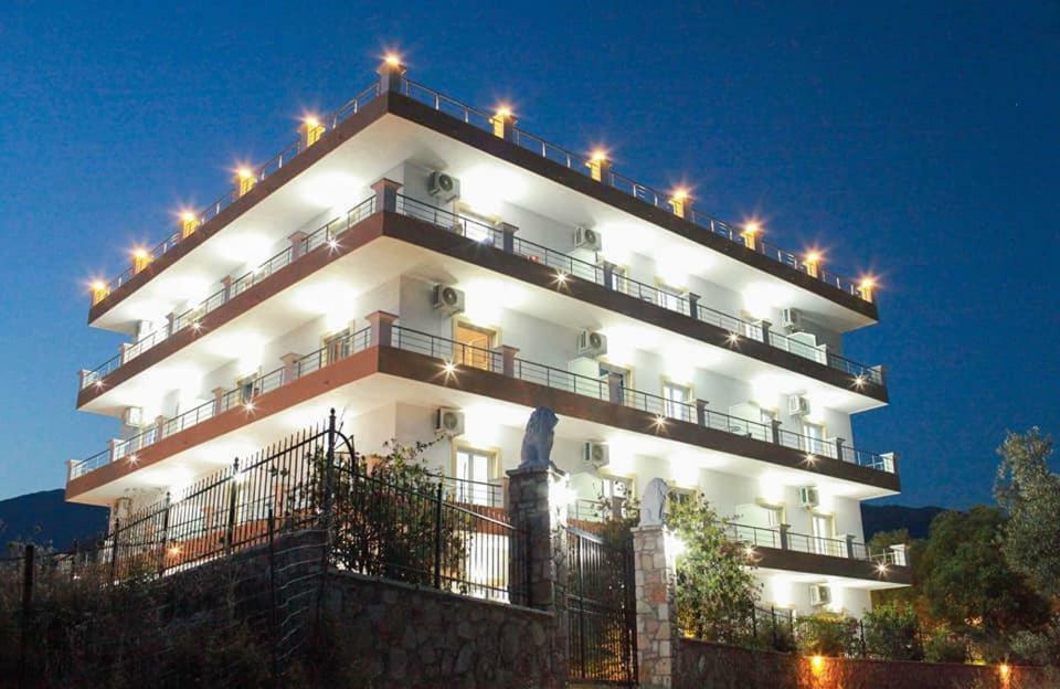 Mihalis Apartments Himarë Exterior foto